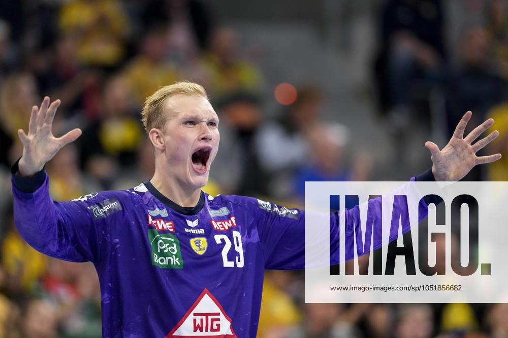 David Späth (Torwart, RNL, 29), Spieler der Rhein-Neckar-Löwen, Einzelbild, Einzelfoto, Aktion, Action, Jubel, jubeln, jubelt, celebration, Freude, freuen, freut sich, zuversichtlich, optimistisch, positiv, Spielszene, 07.10.2024, Mannheim (Deutschland), Handball, Bundesliga, Rhein-Neckar Löwen - Handball Verein Hamburg