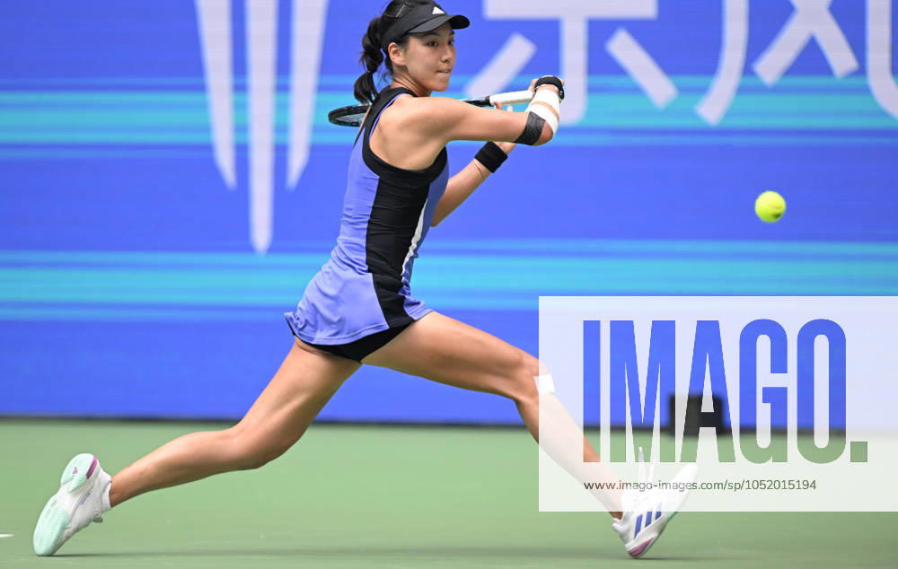 (241010) -- WUHAN, Oct. 10, 2024 -- Wang Xinyu hits a return during the women s singles round of 16 match between Wang Xinyu of China and Jessica Pegula of the United States at the 2024 Wuhan Open tennis tournament in Wuhan, capital of central China s Hubei Province, Oct. 10, 2024. ) (SP)CHINA-WUHAN-TENNIS-WUHAN OPEN-WOMEN S SINGLES(CN) ChengxMin
