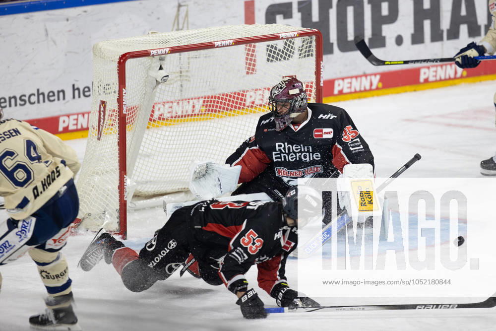 PENNY DEL 1; Kölner Haie - Schwenninger Wild Wings; Köln, 11.10.2024 Julius Hudacek (Kölner Haie, 35); Adam Almquist (Kölner Haie, 53); PENNY DEL 1; Kölner Haie - Schwenninger Wild Wings am 11.10.2024 in der Lanxess Arena in Köln (Deutschland).
