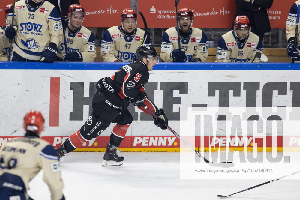 PENNY DEL 1; Kölner Haie - Schwenninger Wild Wings; Köln, 11.10.2024 Robin van Calster (Kölner Haie, 5); PENNY DEL 1; Kölner Haie - Schwenninger Wild Wings am 11.10.2024 in der Lanxess Arena in Köln (Deutschland).
