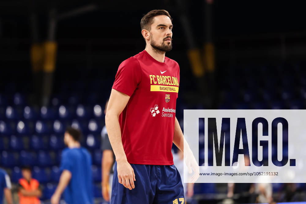 Tomas Satoransky of FC Barcelona, Barca warms up during the Turkish Airlines Euroleague, match played between FC Barcelona and Alba Berlin at Palau Blaugrana on October 11, 2024 in Barcelona, Spain. Barcelona Spain - ZUMAa181 20241011_zaa_a181_016