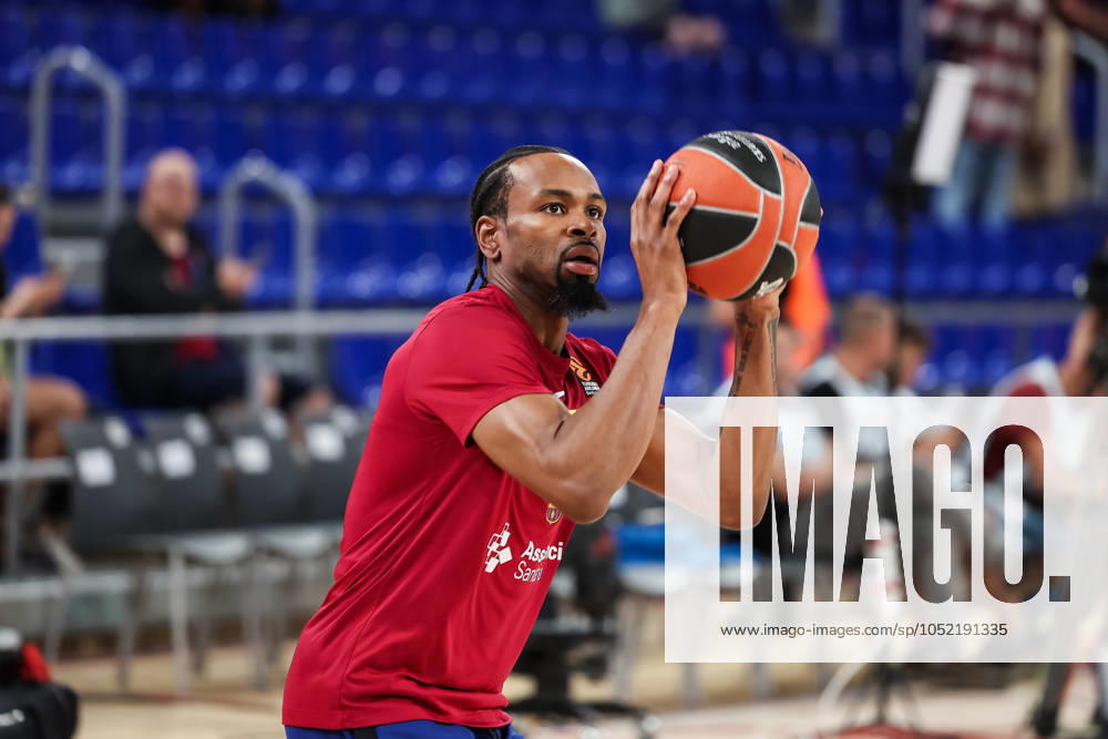 Kevin Punter of FC Barcelona, Barca warms up during the Turkish Airlines Euroleague, match played between FC Barcelona and Alba Berlin at Palau Blaugrana on October 11, 2024 in Barcelona, Spain. Barcelona Spain - ZUMAa181 20241011_zaa_a181_026