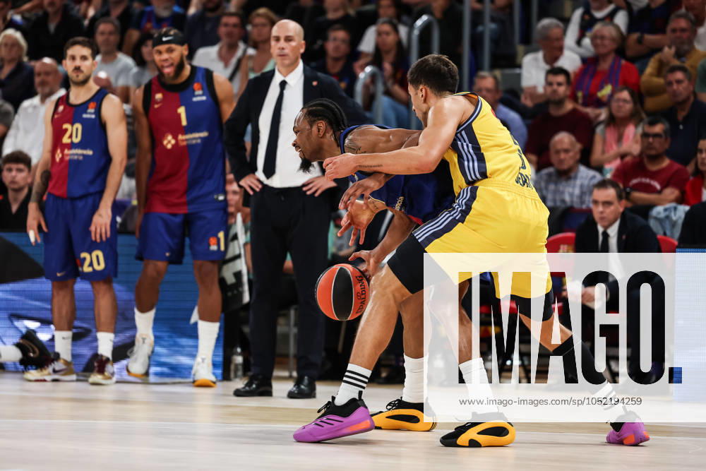 Kevin Punter of FC Barcelona, Barca and Matteo Spagnolo of Alba Berlin in action during the Turkish Airlines Euroleague, match played between FC Barcelona and Alba Berlin at Palau Blaugrana on October 11, 2024 in Barcelona, Spain. Barcelona Spain - ZUMAa181 20241011_zaa_a181_052