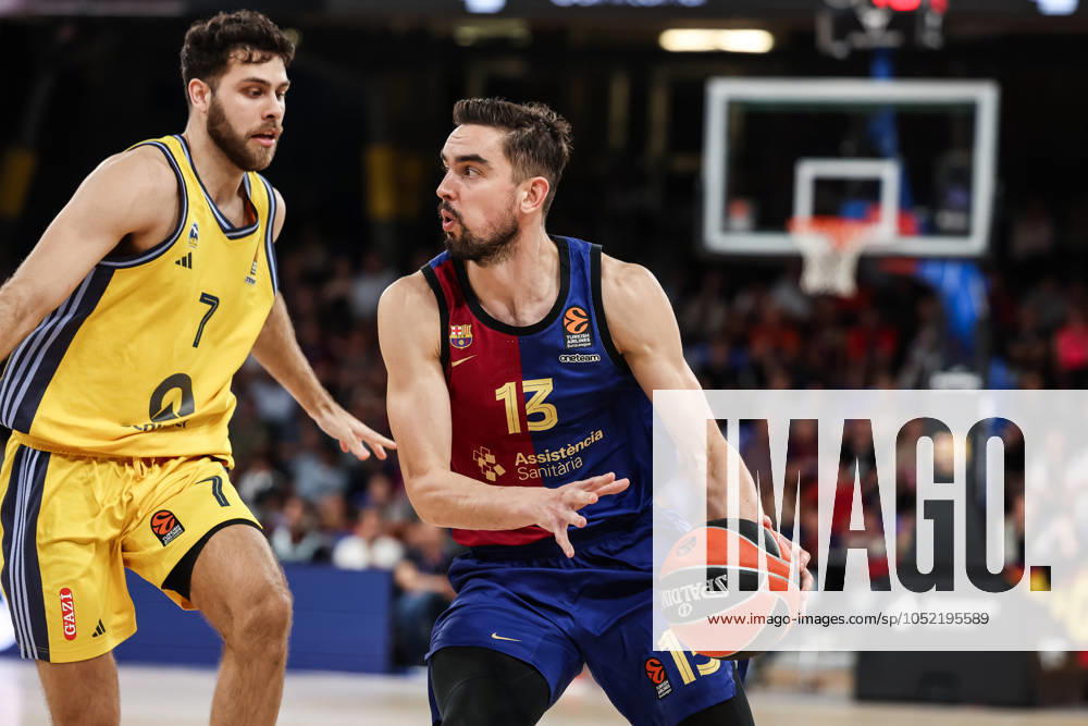 Tomas Satoransky of FC Barcelona, Barca and Will McDowell-White of Alba Berlin in action during the Turkish Airlines Euroleague, match played between FC Barcelona and Alba Berlin at Palau Blaugrana on October 11, 2024 in Barcelona, Spain. Barcelona Spain - ZUMAa181 20241011_zaa_a181_061
