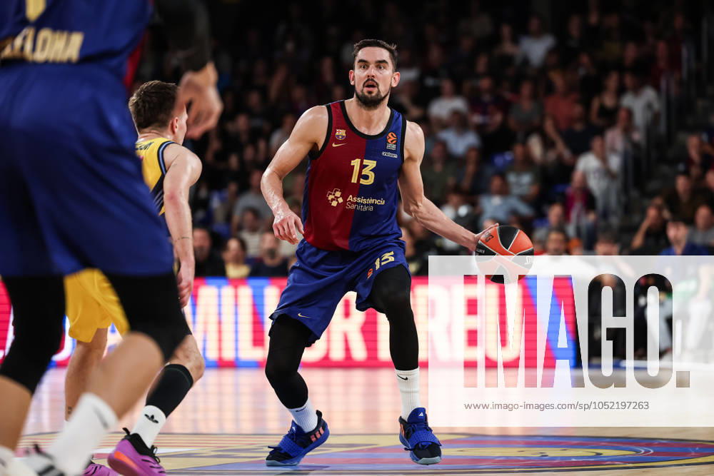 Tomas Satoransky of FC Barcelona, Barca in action during the Turkish Airlines Euroleague, match played between FC Barcelona and Alba Berlin at Palau Blaugrana on October 11, 2024 in Barcelona, Spain. Barcelona Spain - ZUMAa181 20241011_zaa_a181_080
