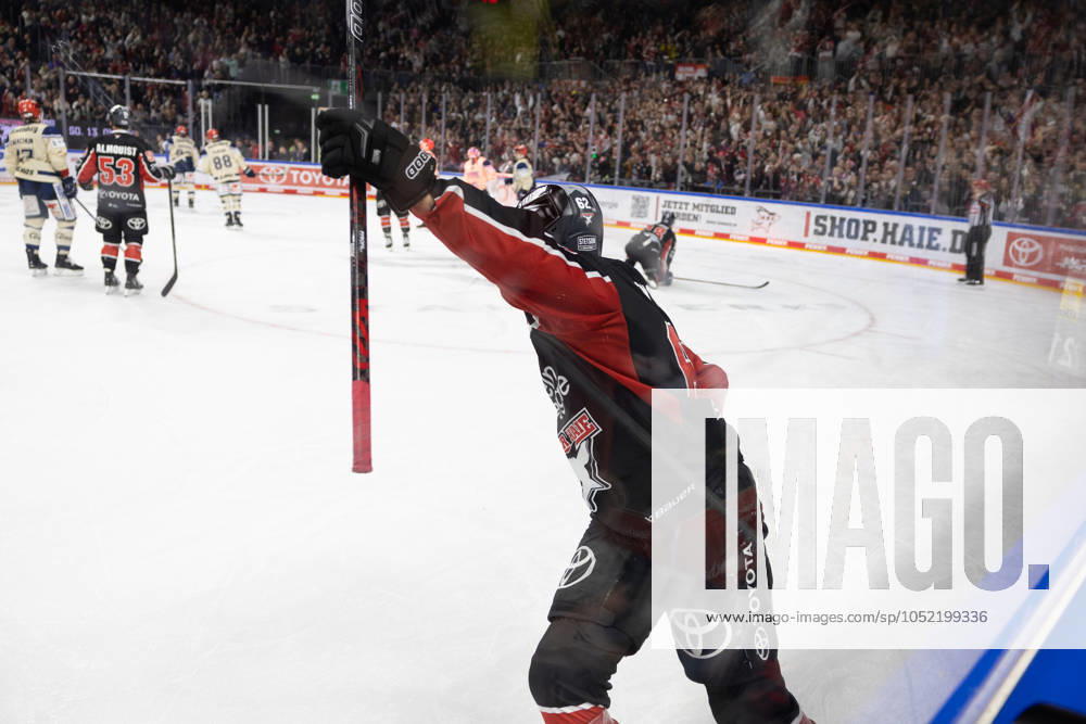 PENNY DEL 1; Kölner Haie - Schwenninger Wild Wings; Köln, 11.10.2024 Parker Tuomie (Kölner Haie, 62); PENNY DEL 1; Kölner Haie - Schwenninger Wild Wings am 11.10.2024 in der Lanxess Arena in Köln (Deutschland).