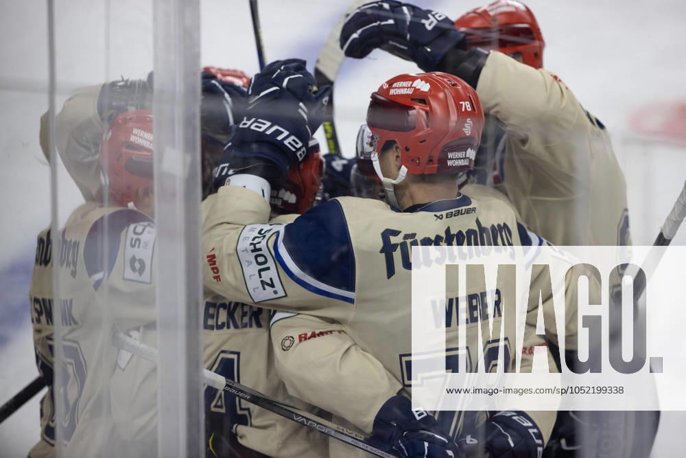 PENNY DEL 1; Kölner Haie - Schwenninger Wild Wings; Köln, 11.10.2024 Will Weber (Schwenninger Wild Wings, 78); Sebastian Uvira (Schwenninger Wild Wings, 93); PENNY DEL 1; Kölner Haie - Schwenninger Wild Wings am 11.10.2024 in der Lanxess Arena in Köln (Deutschland).