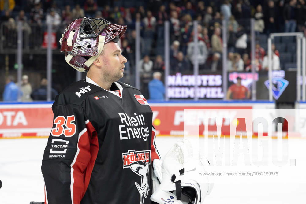 PENNY DEL 1; Kölner Haie - Schwenninger Wild Wings; Köln, 11.10.2024 Julius Hudacek (Kölner Haie, 35); PENNY DEL 1; Kölner Haie - Schwenninger Wild Wings am 11.10.2024 in der Lanxess Arena in Köln (Deutschland).