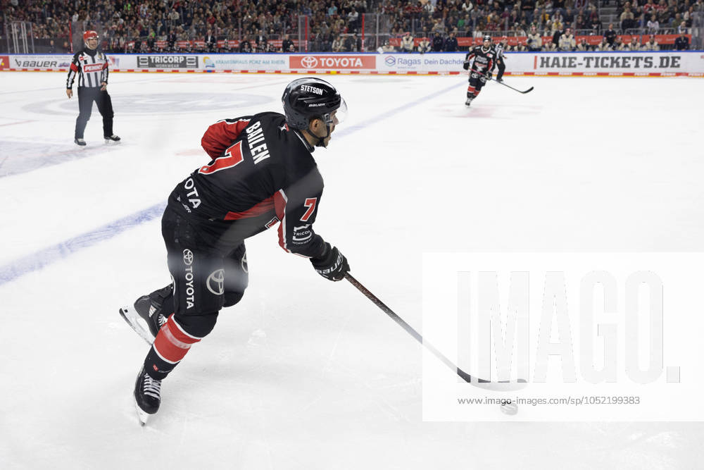 PENNY DEL 1; Kölner Haie - Schwenninger Wild Wings; Köln, 11.10.2024 Nick Bailen (Kölner Haie, 7); PENNY DEL 1; Kölner Haie - Schwenninger Wild Wings am 11.10.2024 in der Lanxess Arena in Köln (Deutschland).