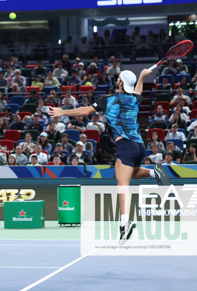 (241012) -- SHANGHAI, Oct. 12, 2024 -- Tomas Machac hits a return during the men s singles semifinal match between Jannik Sinner of Italy and Tomas Machac of the Czech Republic at the ATP, Tennis Herren World Tour Shanghai Masters tennis tournament in Shanghai, east China, Oct. 12, 2024. ) (SP)CHINA-SHANGHAI-TENNIS-ATP TOUR-SHANGHAI MASTERS(CN) BaixXuefei