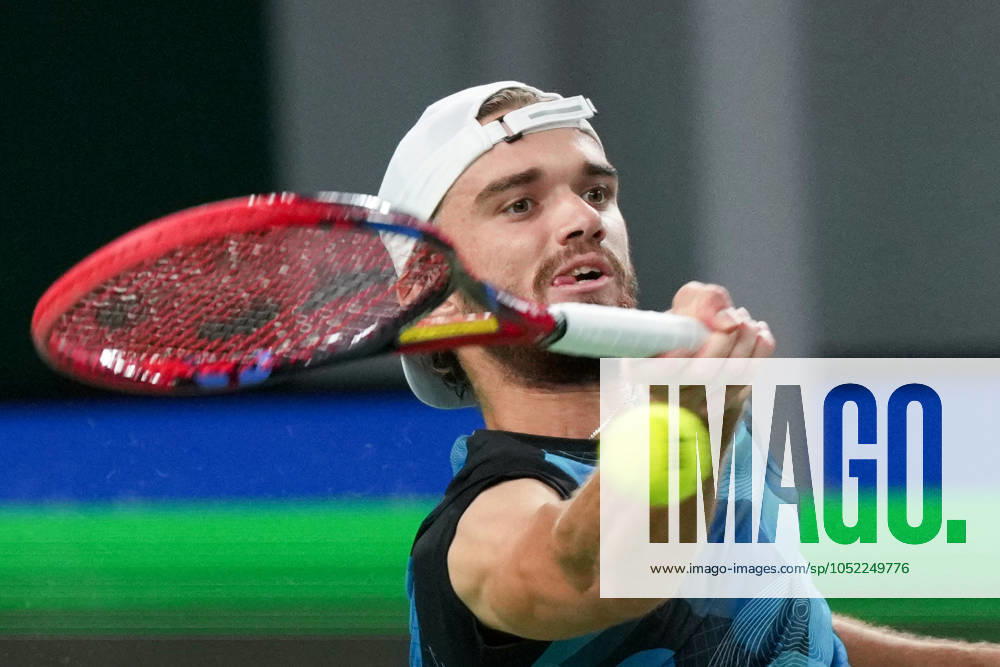 (241012) -- SHANGHAI, Oct. 12, 2024 -- Tomas Machac hits a return during the men s singles semifinal match between Jannik Sinner of Italy and Tomas Machac of the Czech Republic at the ATP, Tennis Herren World Tour Shanghai Masters tennis tournament in Shanghai, east China, Oct. 12, 2024. ) (SP)CHINA-SHANGHAI-TENNIS-ATP TOUR-SHANGHAI MASTERS(CN) XuxYanan