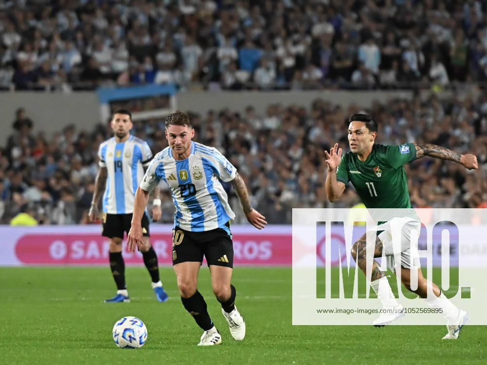 BUENOS AIRES, ARGENTINA - OCTOBER 15:Alexis Mac Allister of Argentina Controls the ball during a match between Argentina Vs Bolivia as part of World Cup 2026 Qualifiers at Estadio Mas Monumental on October 15, 2024 in BuenosAires, Argentina. Buenos Aires Buenos Aires Argentina