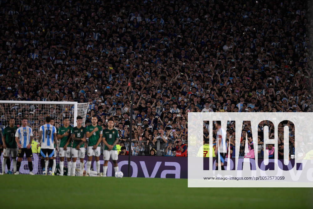 fans of Argentina watching Messi take a free kick shot during the FIFA World Cup, WM, Weltmeisterschaft, Fussball 2026 South American Qualifier match between Argentina and Bolivia at Estadio Mas Monumental Antonio Vespucio Liberti on October 15, 2024 in Buenos Aires, Argentina. Photo by D.Halisz SFSI Argentina v Bolivia - FIFA World Cup 2026 Qualifier
