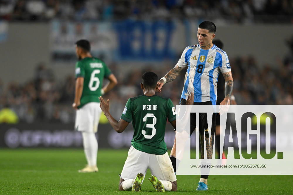 Enzo Fernandez of Argentina and Diego Daniel Medina Roman of Bolivia during the FIFA World Cup, WM, Weltmeisterschaft, Fussball 2026 South American Qualifier match between Argentina and Bolivia at Estadio Mas Monumental Antonio Vespucio Liberti on October 15, 2024 in Buenos Aires, Argentina. Photo by D.Halisz SFSI Argentina v Bolivia - FIFA World Cup 2026 Qualifier