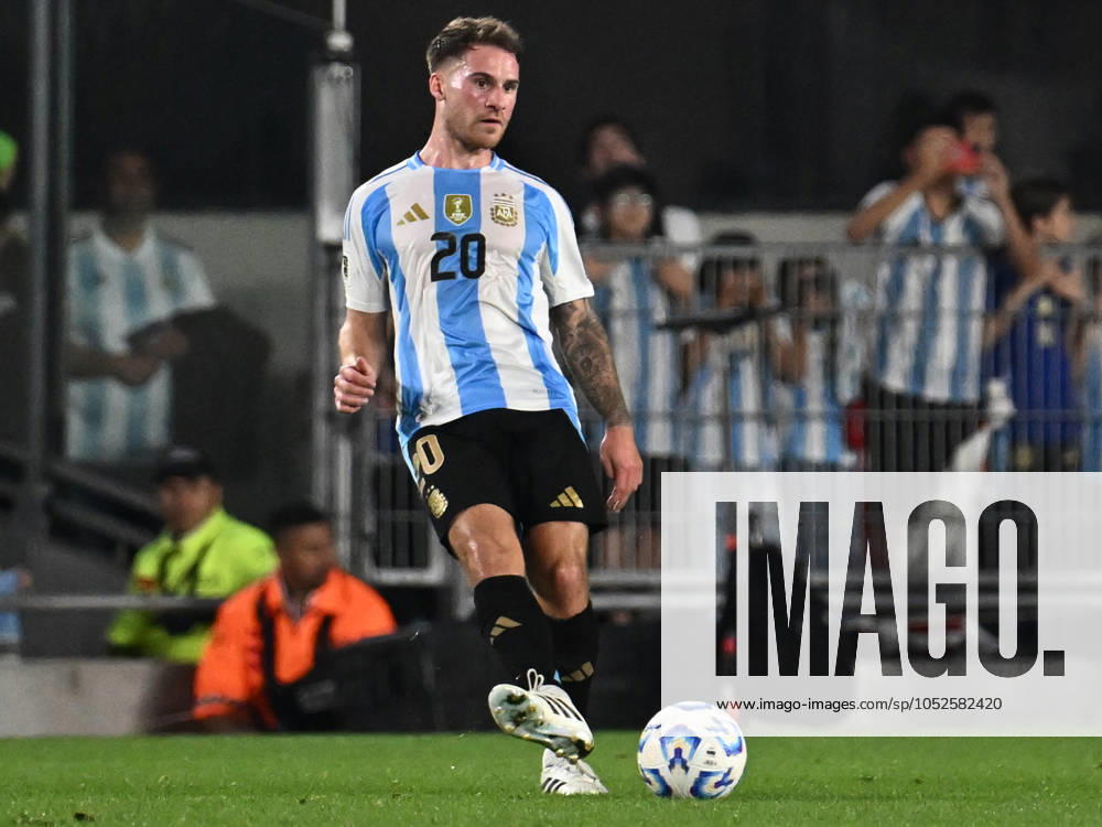 BUENOS AIRES, ARGENTINA - OCTOBER 15:Alexis Mac Allister of Argentina Controls the ball during a match between Argentina Vs Bolivia as part of World Cup 2026 Qualifiers at Estadio Mas Monumental on October 15, 2024 in BuenosAires, Argentina. Buenos Aires Buenos Aires Argentina