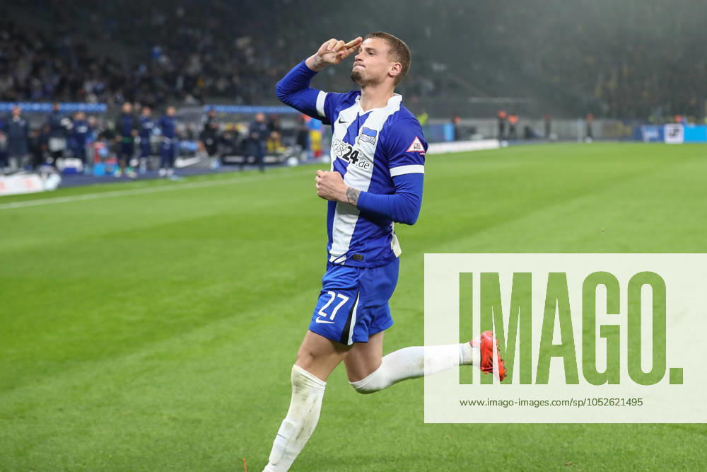 Fussball - 2.Bundesliga, Hertha BSC Berlin - Eintracht Braunschweig, v.l. Jubel nach dem 1:1 durch Michael Cuisance (Hertha, 27) Berlin
