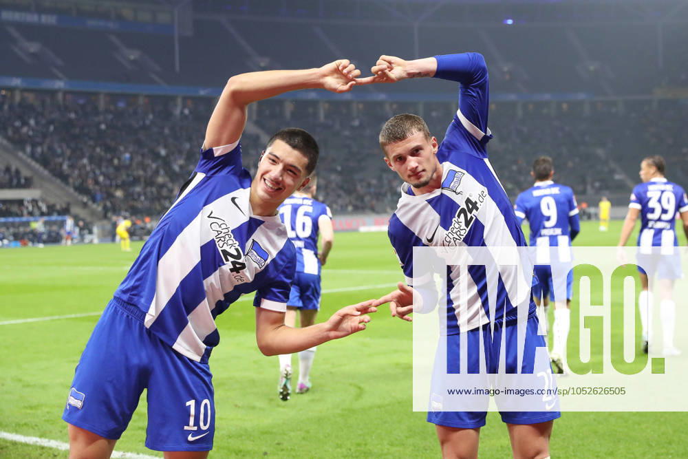 Fussball - 2.Bundesliga, Hertha BSC Berlin - Eintracht Braunschweig, v.l. Jubel nach dem 2:1 durch Ibrahim Maza (Hertha, 10) Berlin