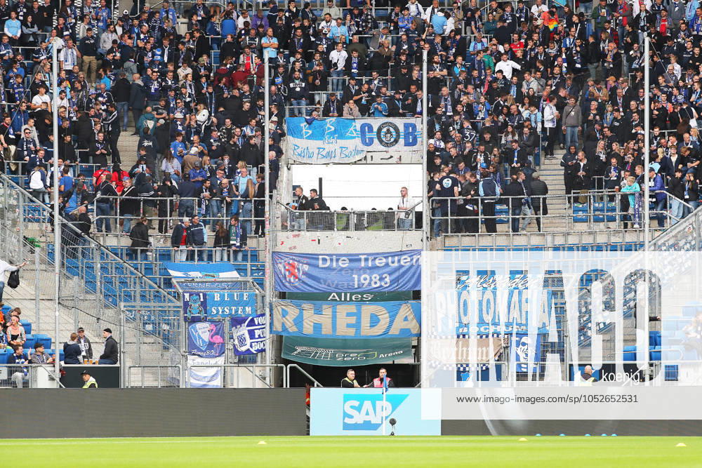 Fussball 1.Bundesliga, TSG 1899 Hoffenheim - VfL Bochum, v.l. Bochumer Fans Sinsheim
