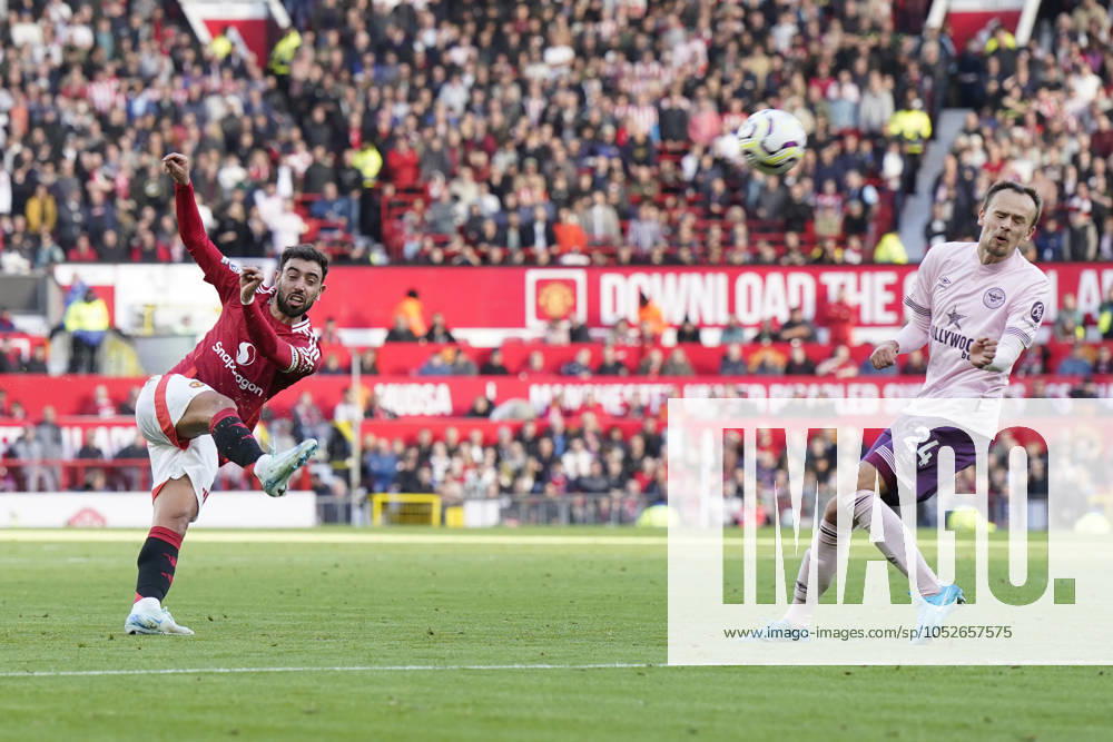 Manchester, England, 19th October 2024. Bruno Fernandes of Manchester United, ManU has a shot on goal but fails to score during the Premier League match at Old Trafford, Manchester. Picture credit should read: Andrew Yates Sportimage . SPI-3399-0018