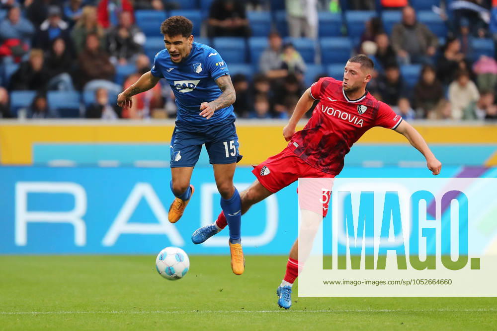 Fussball 1.Bundesliga, TSG 1899 Hoffenheim - VfL Bochum, v.l. Zweikampf, Duell, duel, tackle, compete Valentin Gendrey (TSG 1899 Hoffenheim) Maximilian Wittek (VfL Bochum) Sinsheim