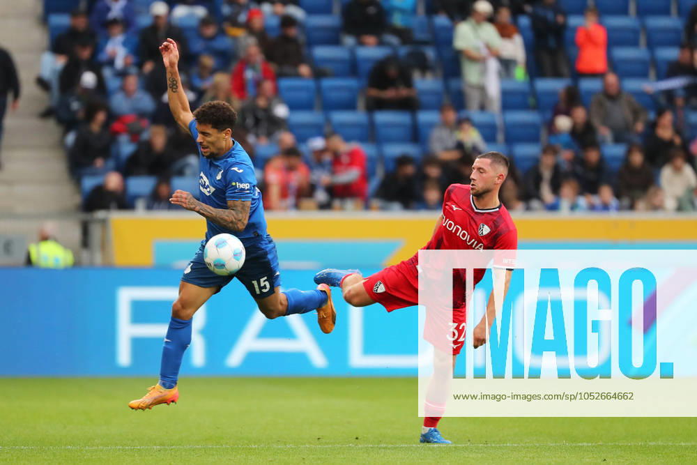 Fussball 1.Bundesliga, TSG 1899 Hoffenheim - VfL Bochum, v.l. Zweikampf, Duell, duel, tackle, compete Valentin Gendrey (TSG 1899 Hoffenheim) Maximilian Wittek (VfL Bochum) Sinsheim