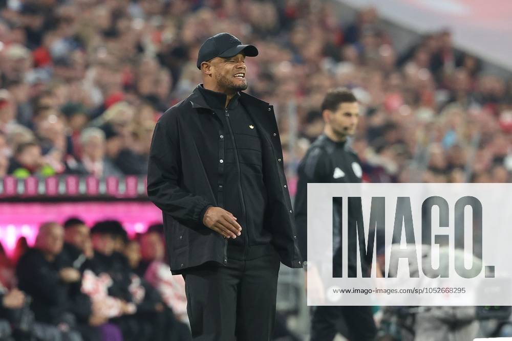 Enttaeuschung bei Chef-Trainer Vincent Kompany (FC Bayern Muenchen), FC Bayern Muenchen vs. VfB Stuttgart, Fussball, 1. Bundesliga, 7. Spieltag, 19.10.2024 DFB regulations prohibit any use of photographs as image sequences and or quasi-video Muenchen Bayern Deutschland