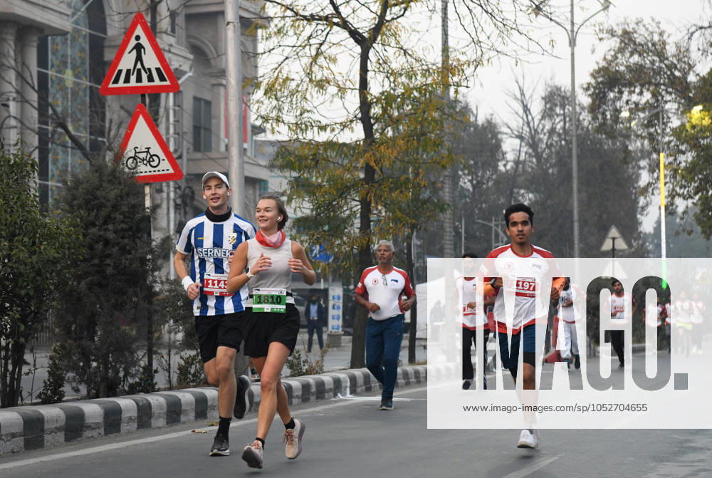 People in large number participated in the International Kashmir Marathon held in Srinagar. Srinagar India - ZUMAz120 0774165748st