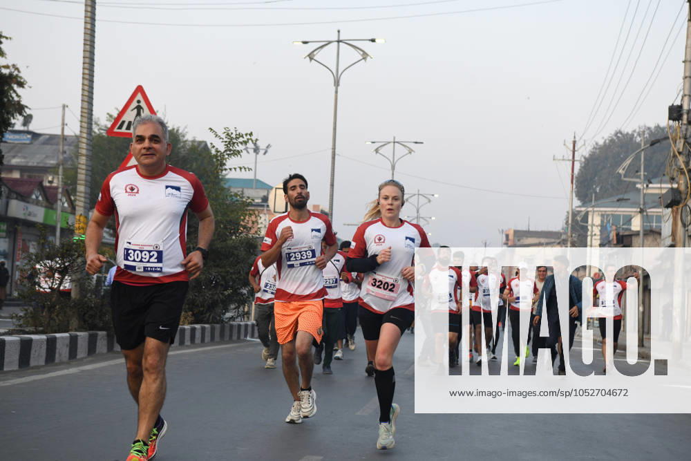 People in large number participated in the International Kashmir Marathon held in Srinagar. Srinagar India - ZUMAz120 0774166086st