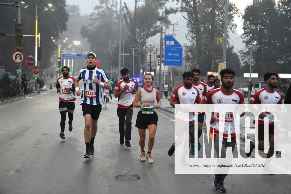 People in large number participated in the International Kashmir Marathon held in Srinagar. Srinagar India - ZUMAz120 0774166388st