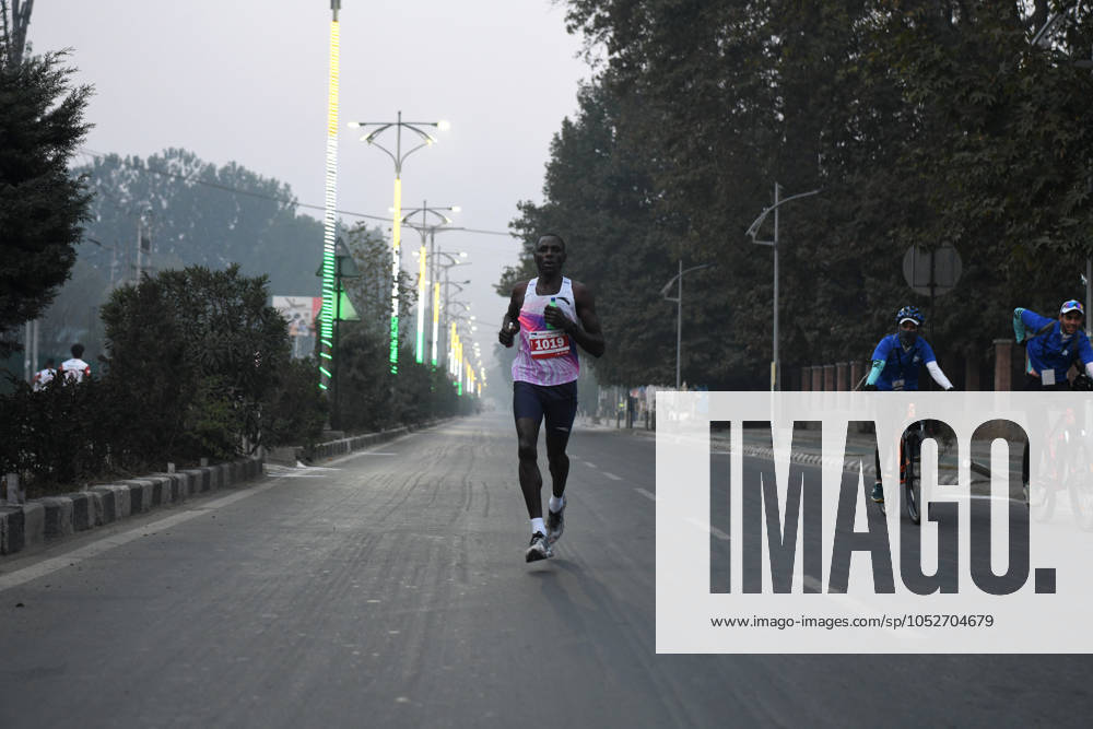 People in large number participated in the International Kashmir Marathon held in Srinagar. Srinagar India - ZUMAz120 0774166694st