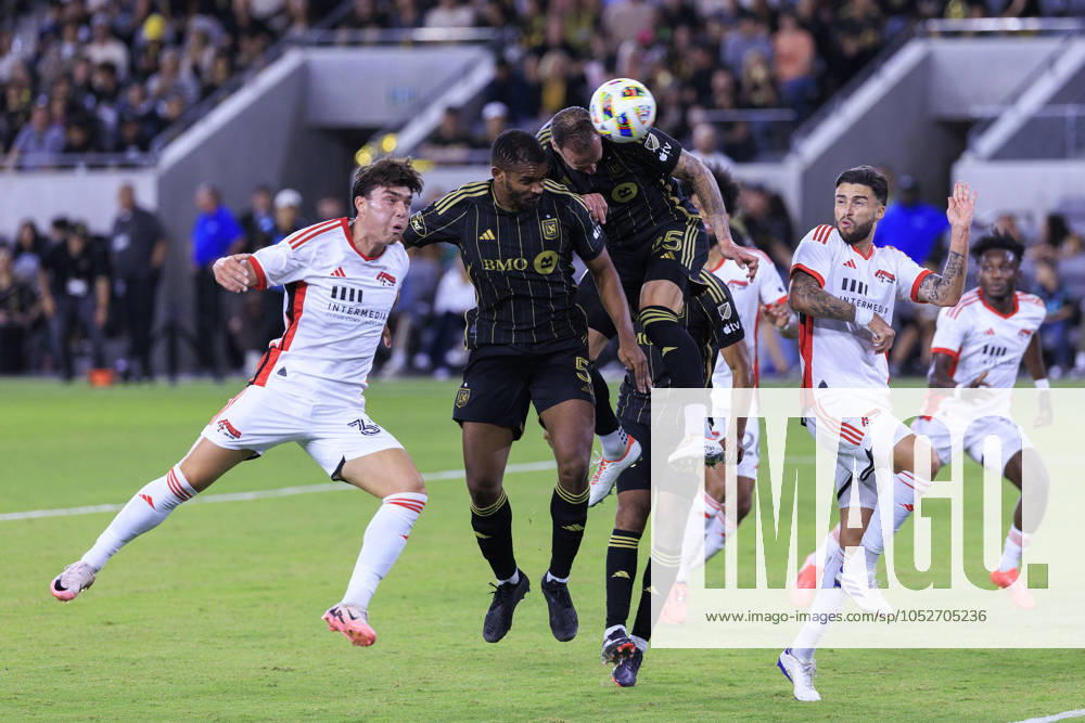 Maxime Chanot 25 of the Los Angeles Football Club heads a corner kick during their regular season MLS, Fussball Herren, USA game against the San Jose Earthquakes on Saturday October 19, 2024 at the BMO Stadium in Los Angeles, California. LAFC defeats Earthquakes, 3-1. ARIANA RUIZ PI Los Angeles U.S - ZUMAp124 20241019_zaa_p124_022