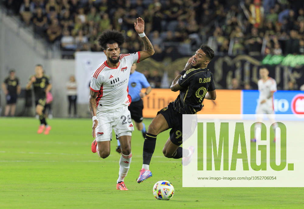 Denis Bouanga 99 of the Los Angeles Football Club is defended by Rodrigues 26 of the San Jose Earthquakes during their regular season MLS, Fussball Herren, USA match on Saturday October 19, 2024 at the BMO Stadium in Los Angeles, California. LAFC defeats Earthquakes, 3-1. JAVIER ROJAS PI Los Angeles USA - ZUMAp124 20241019_zaa_p124_047
