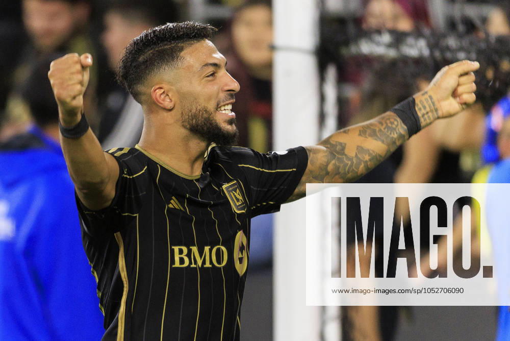 Denis Bouanga 99 of the Los Angeles Football Club celebrates after reaching 1 on the Western Conference standings after winning their regular season MLS, Fussball Herren, USA match against the San Jose Earthquakes on Saturday October 19, 2024 at the BMO Stadium in Los Angeles, California. LAFC defeats Earthquakes, 3-1. JAVIER ROJAS PI Los Angeles USA - ZUMAp124 20241019_zaa_p124_064