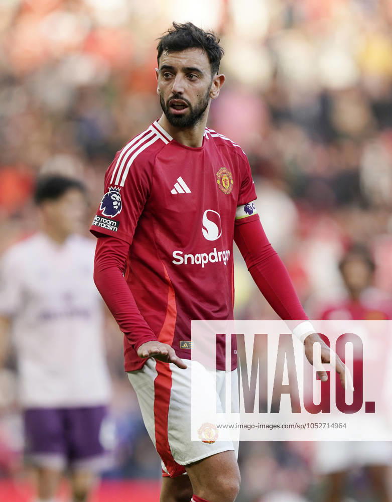 Manchester, England, 19th October 2024. Bruno Fernandes of Manchester United, ManU during the Premier League match at Old Trafford, Manchester. Picture credit should read: Andrew Yates Sportimage . SPI-3399-0126