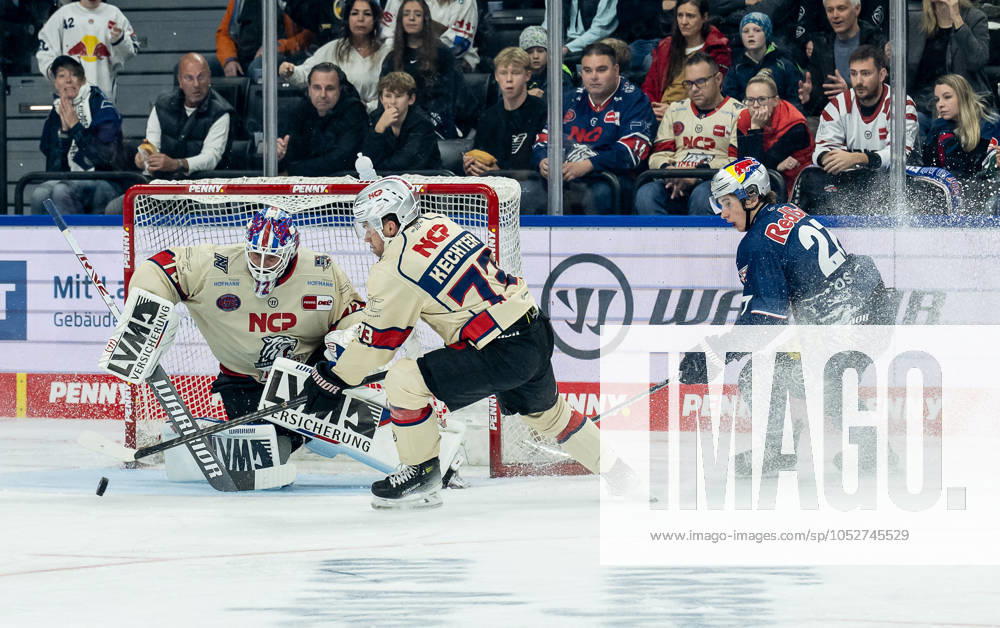 Veit Oswald (EHC Red Bull Muenchen, 27) verpasst gegen Leon Hungerecker (Torwart, Nuernberg Ice Tigers, 72) und Roman Kechter (Nuernberg Ice Tigers, 73). GER, EHC Red Bull Muenchen gegen Nuernberg Ice Tigers, Eishockey, DEL, 11. Spieltag, Saison 2024 2025, 20.10.2024. GER, EHC Red Bull Muenchen gegen Nuernberg Ice Tigers, Eishockey, DEL, 11. Spieltag, Saison 2024 2025, 20.10.2024. Muenchen