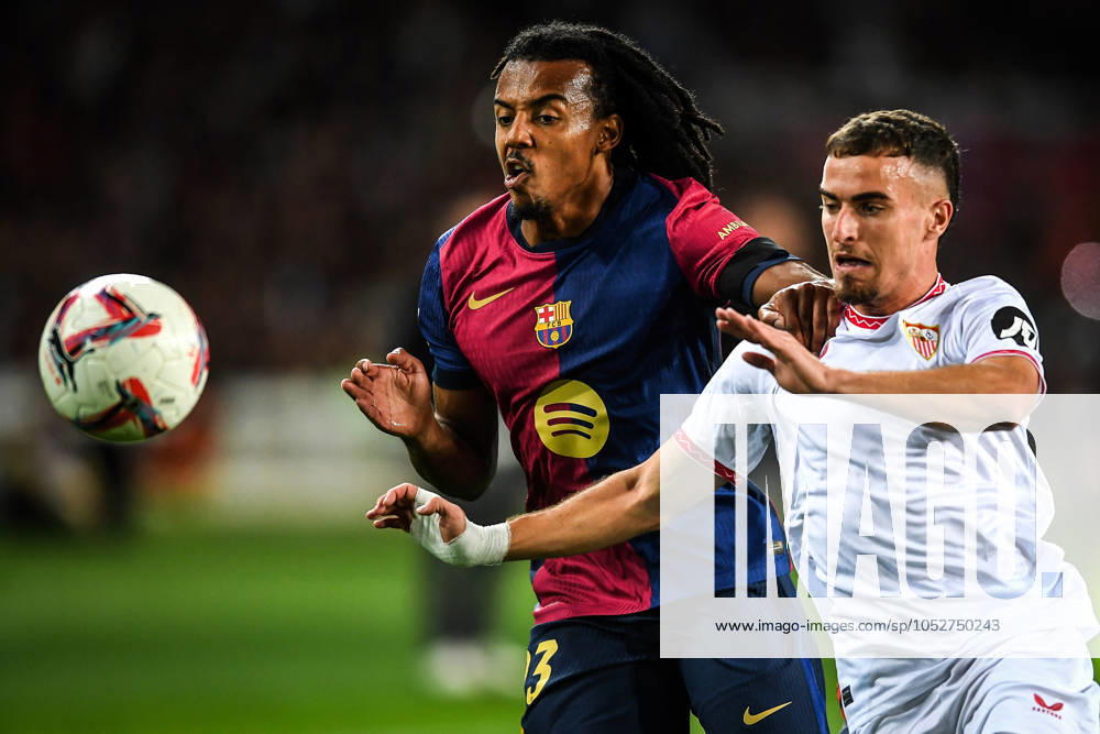 Jules KOUNDE of Barcelona and Adria PEDROSA of Sevilla FC during the LaLiga match between FC Barcelona, Barca and Sevilla FC at Estadi Olimpic Lluis Companys on October 20, 2024 in Barcelona, Spain. Barcelona Spain - ZUMAm308 20241020_zsp_m308_003