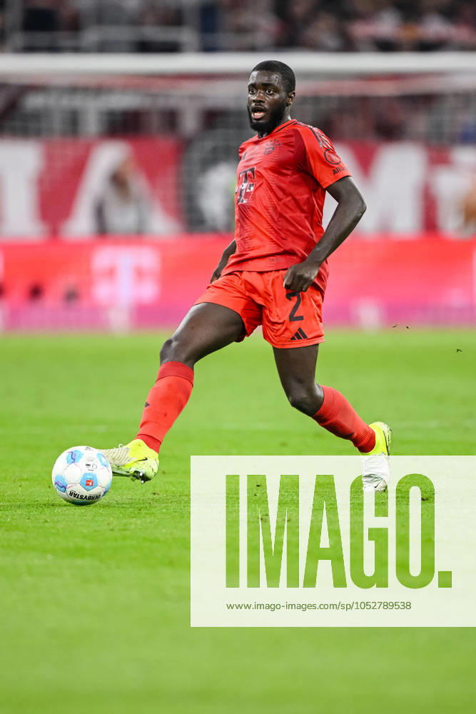 Dayot Upamecano (FC Bayern Muenchen) in Aktion, am Ball, Einzelaktion waehrend des Spiels der 1. Bundesliga zwischen FC Bayern München und VfB Stuttgart, Allianz Arena am 19. October 2024 in München, Deutschland. (Foto von Harry Langer DeFodi Images) +++ Dayot Upamecano (FC Bayern Muenchen) controls the Ball during the Bundesliga match between FC Bayern München and VfB Stuttgart at Allianz Arena on October 19, 2024 in Munich, Germany. (Photo by Harry Langer DeFodi Images) DFL regulations prohibit any use of photographs as image sequences and or quasi-video. not used in POL SRB CRO FRA GBR NED ITA USA Defodi-541_FCBVFB20241019_245