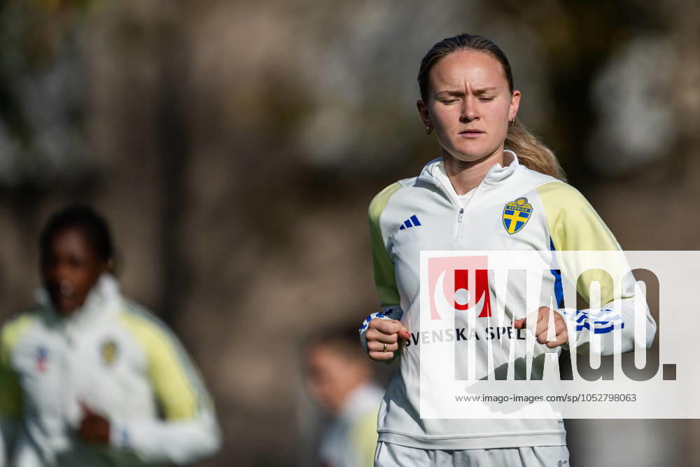 Matilda Vinberg of the Swedish women s national football team during a training session on October 22, 2024 in Luxembourg. Photo: Mathias Bergeld BILDBYRAN kod MB MB0985 fotboll football soccer fotball em-kval kval uefa womens EURO Qualifier, EM, Europameisterschaft qualifier träning practice training sverige sweden dam bbeng