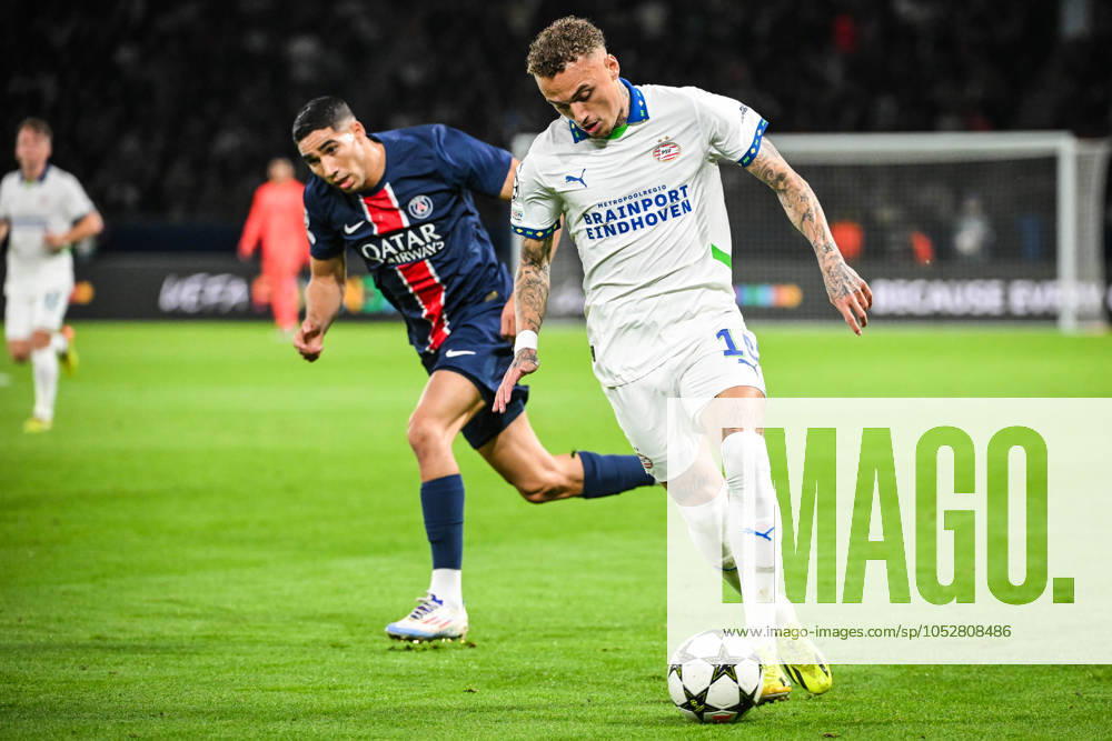 Achraf HAKIMI of PSG and Noa LANG of PSV Eindhoven during the UEFA Champions League, League Phase MD3 match between Paris Saint-Germain and PSV Eindhoven at Parc des Princes Stadium on October 22, 2024 in Paris, France. Paris France - ZUMAm308 20241022_zsp_m308_004