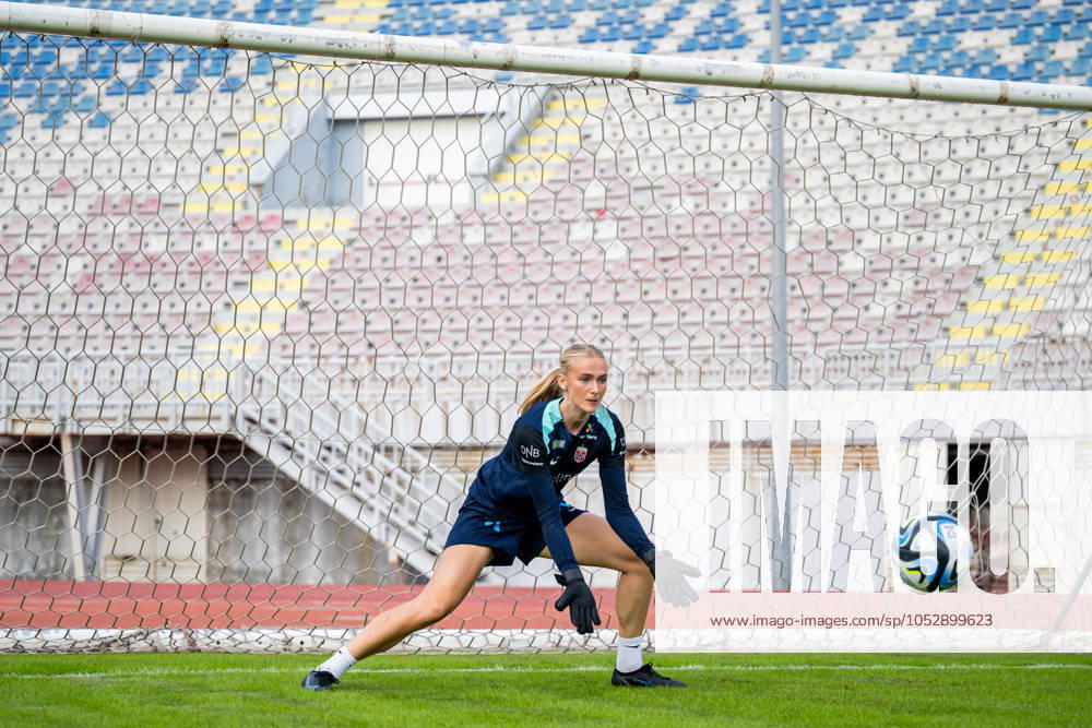 Goalkeeper Selma Panengstuen of the Norwegian women s national football team during a training session on October 24, 2024 in Shkodër. Photo: Vegard Grott BILDBYRAN kod VG VG0679 bbeng fotboll football soccer fotball norge norway women dam UEFA EURO, EM, Europameisterschaft,Fussball Qualifier, EM, Europameisterschaft em-kvalifisering kvinner em-kvalik em-kval träning practice training trening
