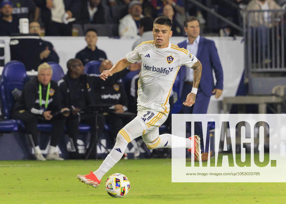 Gabriel Pec 11 of the LA Galaxy during the Audi 2024 MLS, Fussball Herren, USA Cup Playoffs Round One Game 1 of 3 against the Colorado Rapids on Saturday October 26, 2024 at Dignity Health Sports Park Stadium in Carson, California. The Galaxy defeats Rapids, 5-0. JAVIER ROJAS PI Los Angeles USA - ZUMAp124 20241026_zaa_p124_061