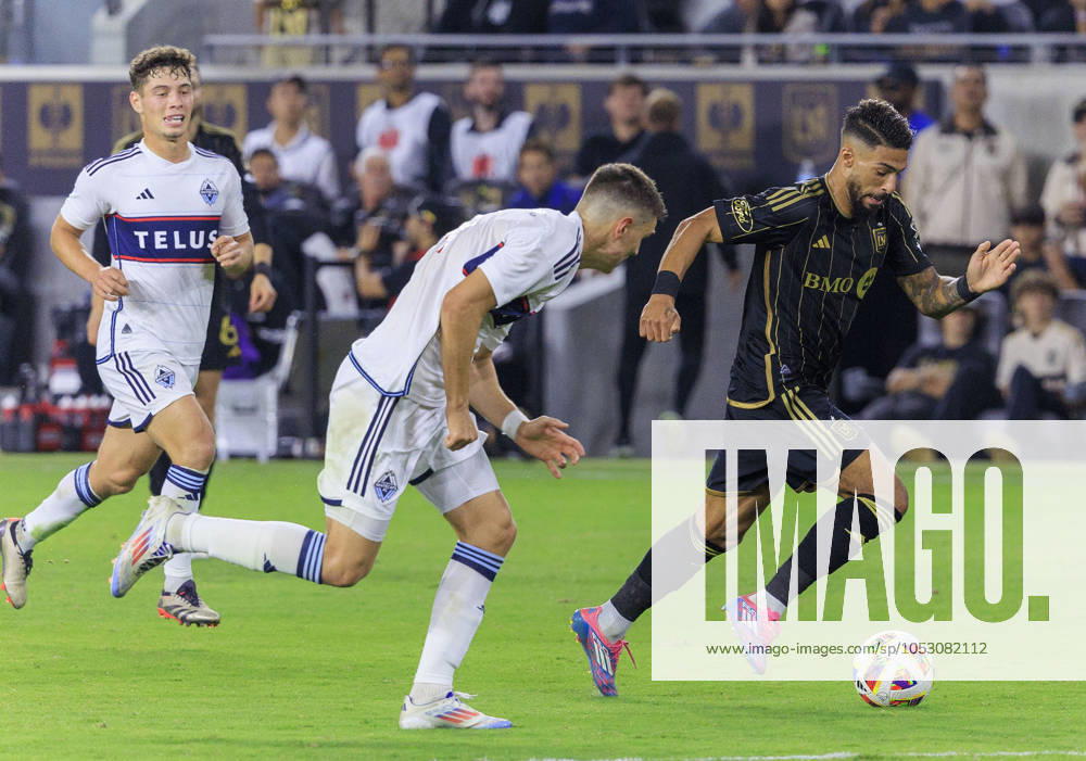 Denis Bouanga 99 of the LAFC makes a run with the ball during the Audi 2024 MLS, Fussball Herren, USA Cup Playoffs Round One Game 1 of 3 against the Vancouver Whitecaps on Sunday October 27, 2024 at BMO Stadium in Los Angeles, California. LAFC defeats Whitecaps, 2-1. JAVIER ROJAS PI Los Angeles USA - ZUMAp124 20241027_zaa_p124_076