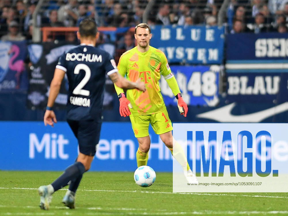 Torwart Manuel Neuer (FC Bayern Muenchen) in Aktion, am Ball, Einzelaktion waehrend des Spiels der 1. Bundesliga zwischen VfL Bochum 1848 und FC Bayern München, Vonovia Ruhrstadion am 27. October 2024 in Bochum, Deutschland. (Foto von Ralf Treese DeFodi Images) +++ Torwart Manuel Neuer (FC Bayern Muenchen) controls the ball during the Bundesliga match between VfL Bochum 1848 and FC Bayern München at Vonovia Ruhrstadion on October 27, 2024 in Bochum, Germany. (Photo by Ralf Treese DeFodi Images) DFL regulations prohibit any use of photographs as image sequences and or quasi-video. not used in POL SRB CRO FRA GBR NED ITA USA Defodi-521_BOCFCB20241027_164