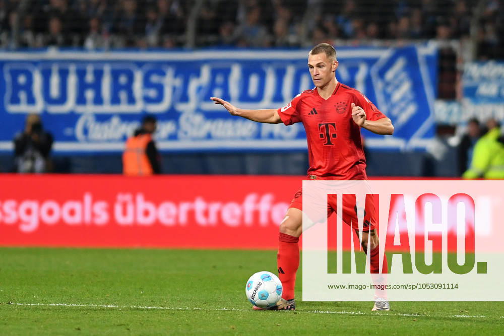 Joshua Kimmich (FC Bayern Muenchen) in Aktion, am Ball, Einzelaktion waehrend des Spiels der 1. Bundesliga zwischen VfL Bochum 1848 und FC Bayern München, Vonovia Ruhrstadion am 27. October 2024 in Bochum, Deutschland. (Foto von Ralf Treese DeFodi Images) +++ Joshua Kimmich (FC Bayern Muenchen) controls the ball during the Bundesliga match between VfL Bochum 1848 and FC Bayern München at Vonovia Ruhrstadion on October 27, 2024 in Bochum, Germany. (Photo by Ralf Treese DeFodi Images) DFL regulations prohibit any use of photographs as image sequences and or quasi-video. not used in POL SRB CRO FRA GBR NED ITA USA Defodi-521_BOCFCB20241027_177