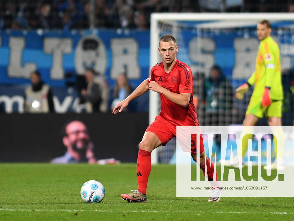 Joshua Kimmich (FC Bayern Muenchen) in Aktion, am Ball, Einzelaktion waehrend des Spiels der 1. Bundesliga zwischen VfL Bochum 1848 und FC Bayern München, Vonovia Ruhrstadion am 27. October 2024 in Bochum, Deutschland. (Foto von Ralf Treese DeFodi Images) +++ Joshua Kimmich (FC Bayern Muenchen) controls the ball during the Bundesliga match between VfL Bochum 1848 and FC Bayern München at Vonovia Ruhrstadion on October 27, 2024 in Bochum, Germany. (Photo by Ralf Treese DeFodi Images) DFL regulations prohibit any use of photographs as image sequences and or quasi-video. not used in POL SRB CRO FRA GBR NED ITA USA Defodi-521_BOCFCB20241027_180