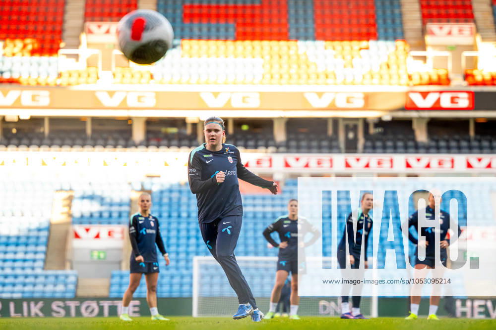 Signe Gaupset of the Norwegian women s national football team during a training session on October 28, 2024 in Oslo. Photo: Vegard Grott BILDBYRAN kod VG VG0682 bbeng fotboll football soccer fotball norge norway women dam UEFA EURO, EM, Europameisterschaft,Fussball Qualifier, EM, Europameisterschaft em-kvalifisering kvinner em-kvalik em-kval träning practice training trening