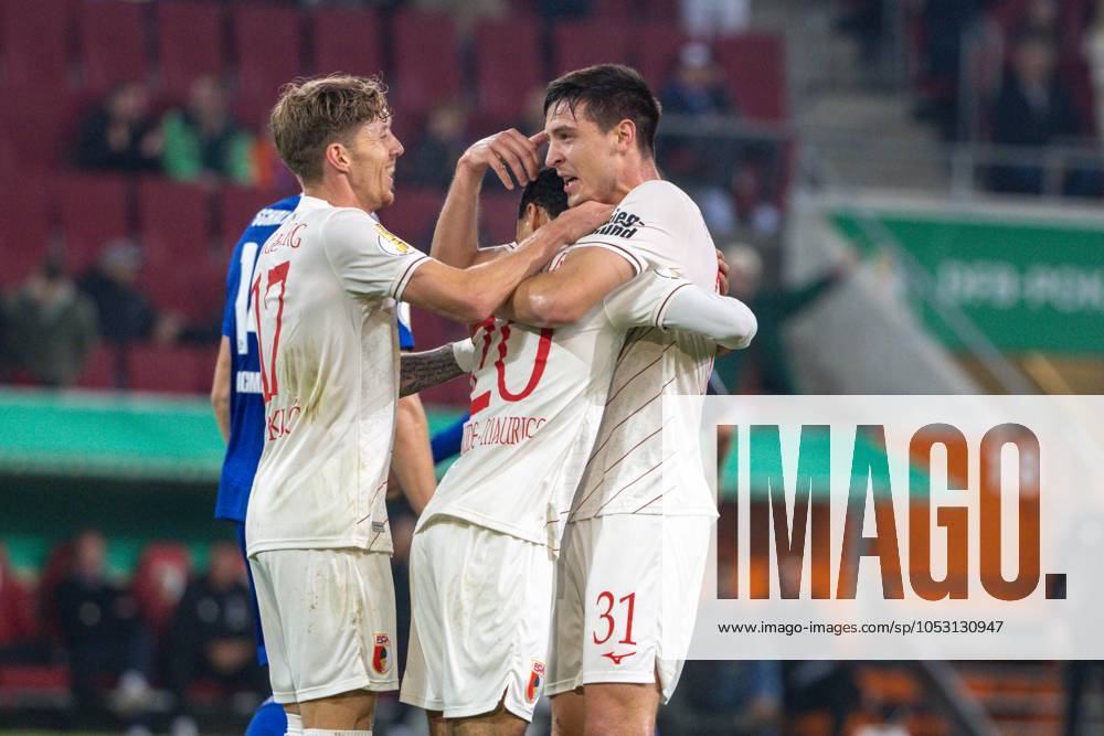 Torjubel, jubelt nach seinem Treffer zum 1:0 von Kristijan Jakić (FC Augsburg), Torschuezte Alexis Claude-Maurice (FC Augsburg) und Keven Schlotterbeck (FC Augsburg) v-l, FC Augsburg vs. FC FC Schalke 04, Fussball, DFB-Pokal, 2. Runde, 29.10.2024 DFB regulations prohibit any use of photographs as image sequences and or quasi-video Augsburg Bayern Deutschland