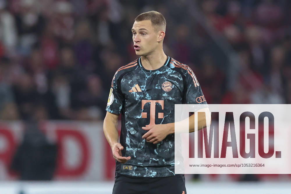 Joshua Kimmich (FC Bayern Muenchen) gestikuliert, DFB-Pokal - Second Round, 1. FSV Mainz vs FC Bayern Muenchen, Mewa Arena am 30. October 2024 in Mainz, Deutschland. (Foto von Marco Steinbrenner DeFodi Images) Joshua Kimmich (FC Bayern Muenchen) gestures, DFB-Pokal - Second Round, 1. FSV Mainz vs FC Bayern Muenchen, Mewa Arena, October 30, 2024 in Mainz, Germany. (Photo by Marco Steinbrenner DeFodi Images) DFB DFL REGULATIONS PROHIBIT ANY USE OF PHOTOGRAPHS AS IMAGE SEQUENCES AND OR QUASI-VIDEO. not used in POL SRB CRO FRA GBR NED ITA USA Defodi-700_mainz_muenchen_20241030_212