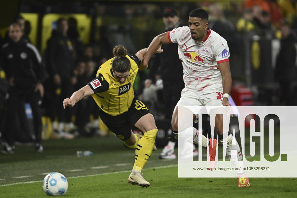 V. li. im Zweikampf Marcel Sabitzer (Dortmund 20) Benjamin Henrichs (Leipzig 30) 02.11.2024 Fussball Borussia Dortmund vs RB Leipzig, Signal Iduna Park, Dortmund, DFB DFL REGULATIONS PROHIBIT ANY USE OF PHOTOGRAPHS AS IMAGE SEQUENCES AND OR QUASI-VIDEO NRW Germany