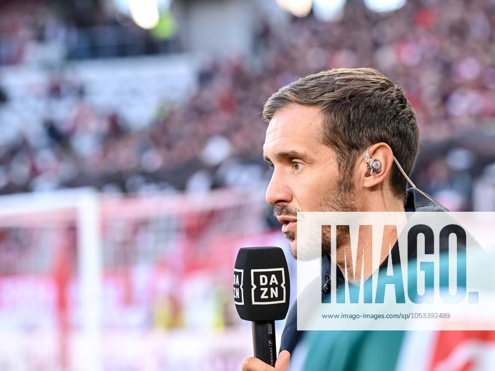 Trainer Julian Schuster(SC Freiburg) Schaut waehrend des Spiels der 1. Bundesliga zwischen SC Freiburg und 1. FSV Mainz 05, Europa-Park Stadion am 03. November 2024 in Freiburg, Deutschland. (Foto von Harry Langer DeFodi Images) +++ Trainer Julian Schuster(SC Freiburg) Looks on during the Bundesliga match between SC Freiburg and 1. FSV Mainz 05 at Europa-Park Stadium on November 3, 2024 in Freiburg, Germany. (Photo by Harry Langer DeFodi Images) DFL regulations prohibit any use of photographs as image sequences and or quasi-video. not used in POL SRB CRO FRA GBR NED ITA USA Defodi-541_SCFFSV20241103_093